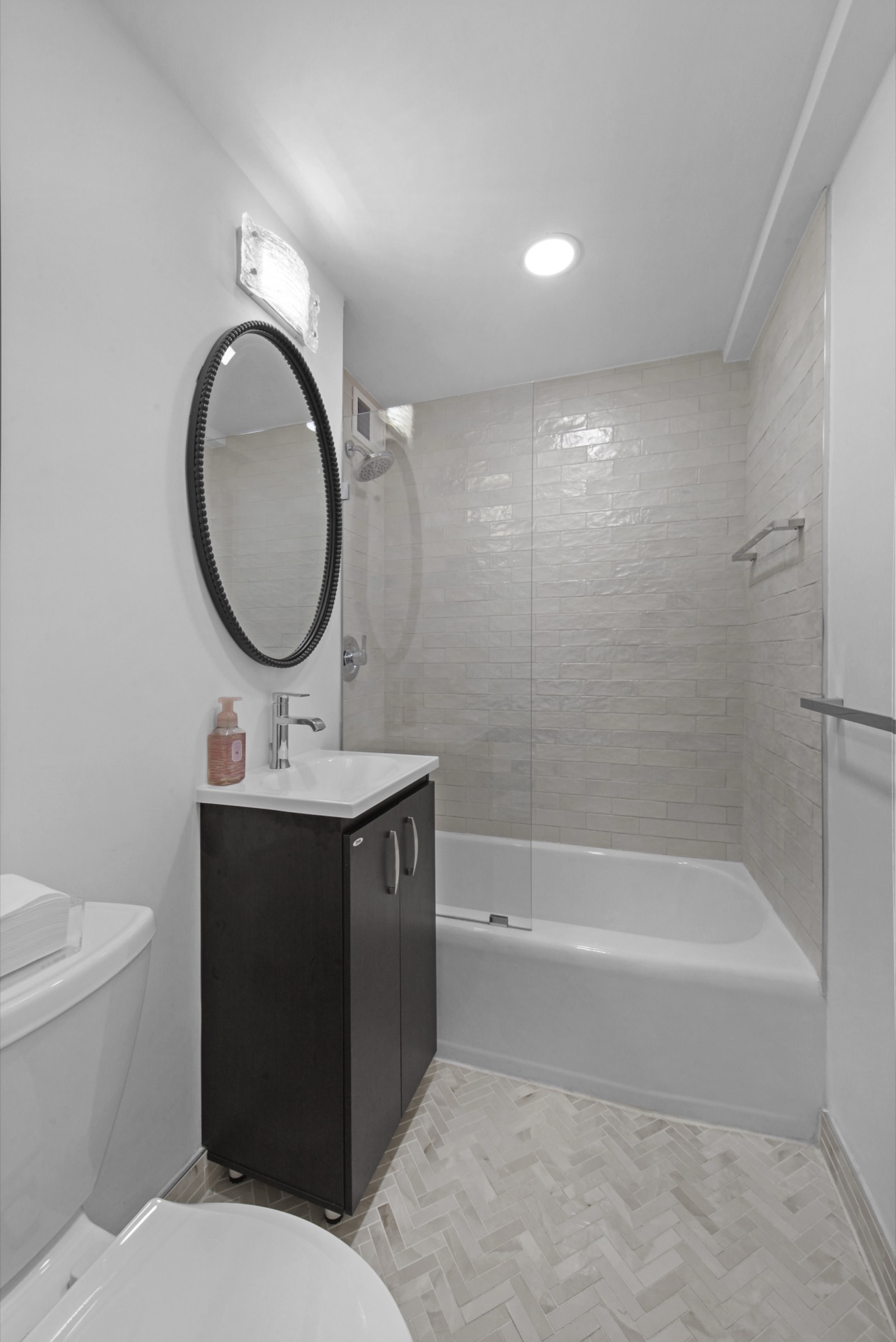 120 East 36th Street - room detail