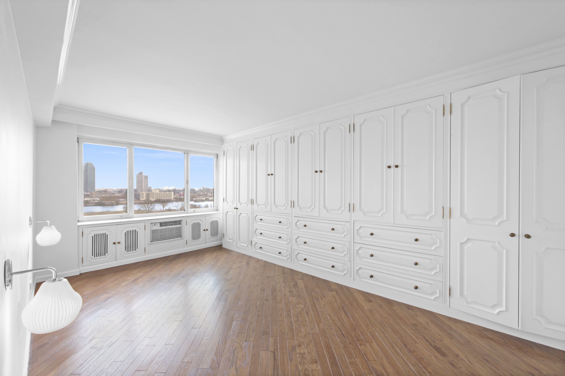 25 Sutton Place South - room detail