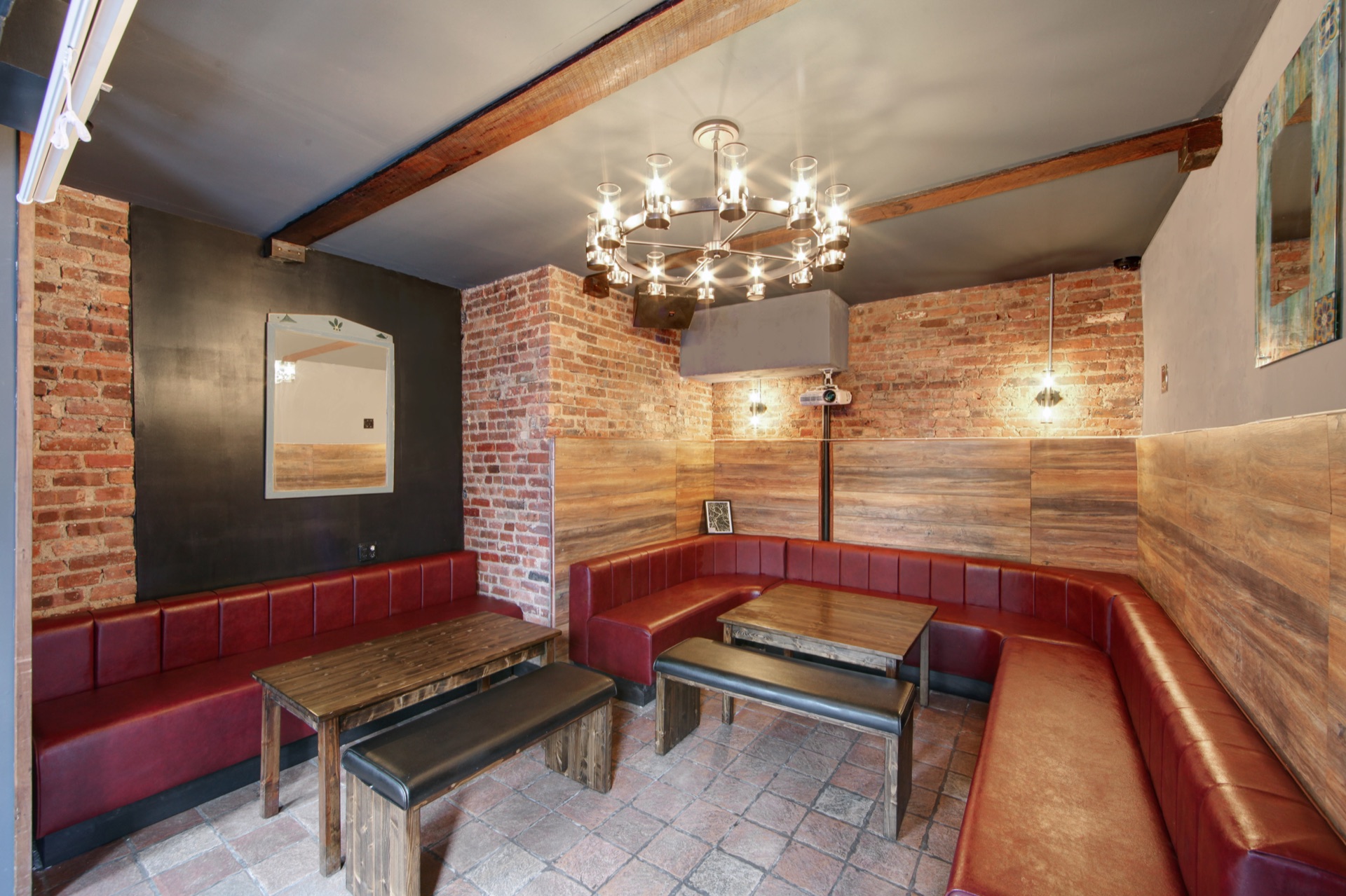 Avenue C Lounge & Cigar Room - room detail